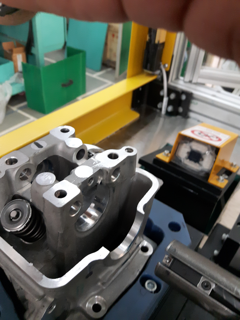 Electronic gauging machine for shaft components